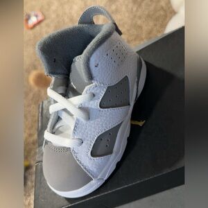 Jordan retro 6s size 7c toddler boys